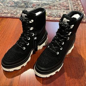 Sorel Sherpa winter boots NWT